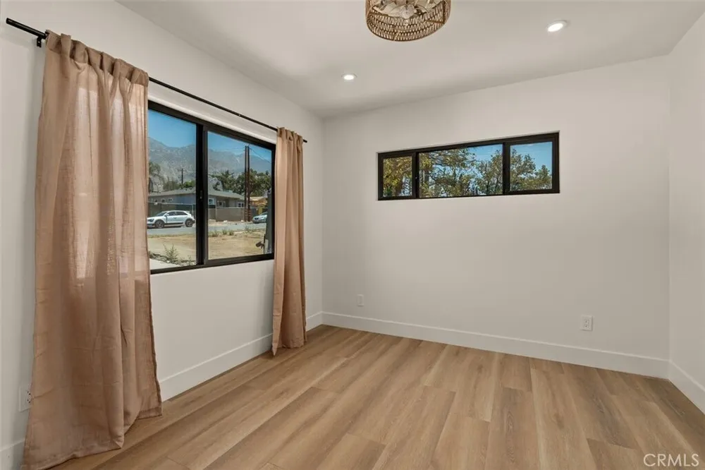 32 W Las Flores Dr, Altadena, CA 91001