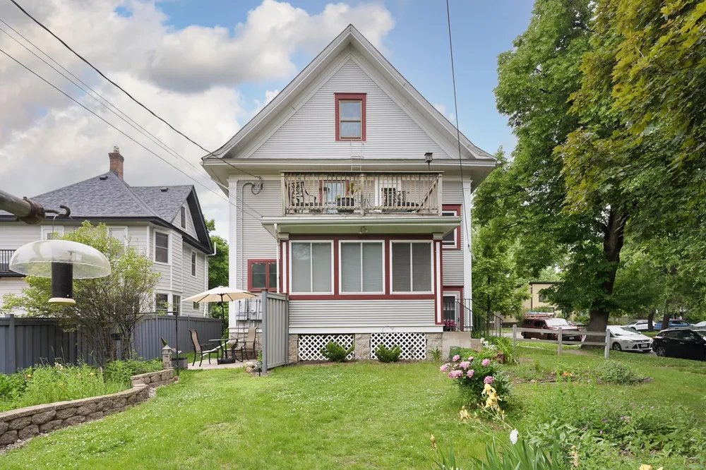 1854 Laurel Ave, St Paul, MN 55104