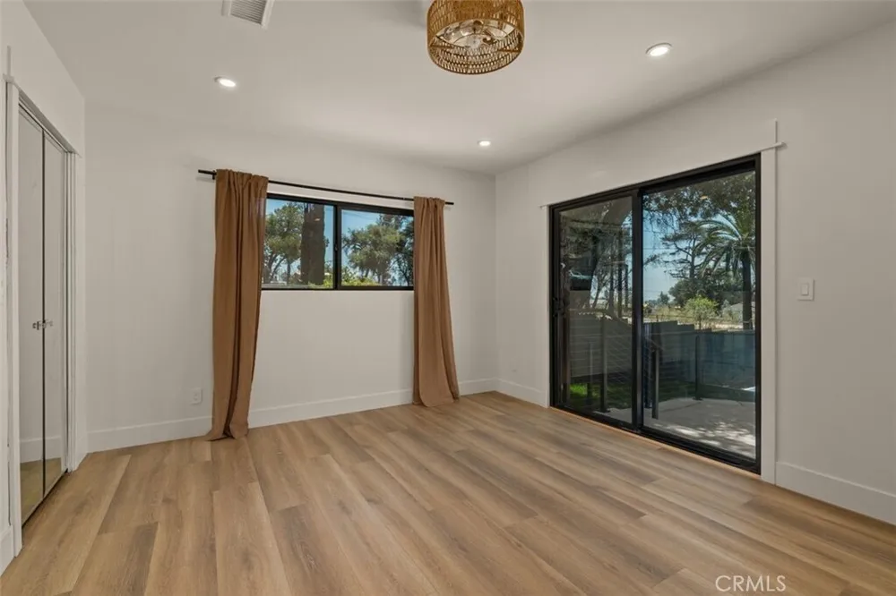 32 W Las Flores Dr, Altadena, CA 91001