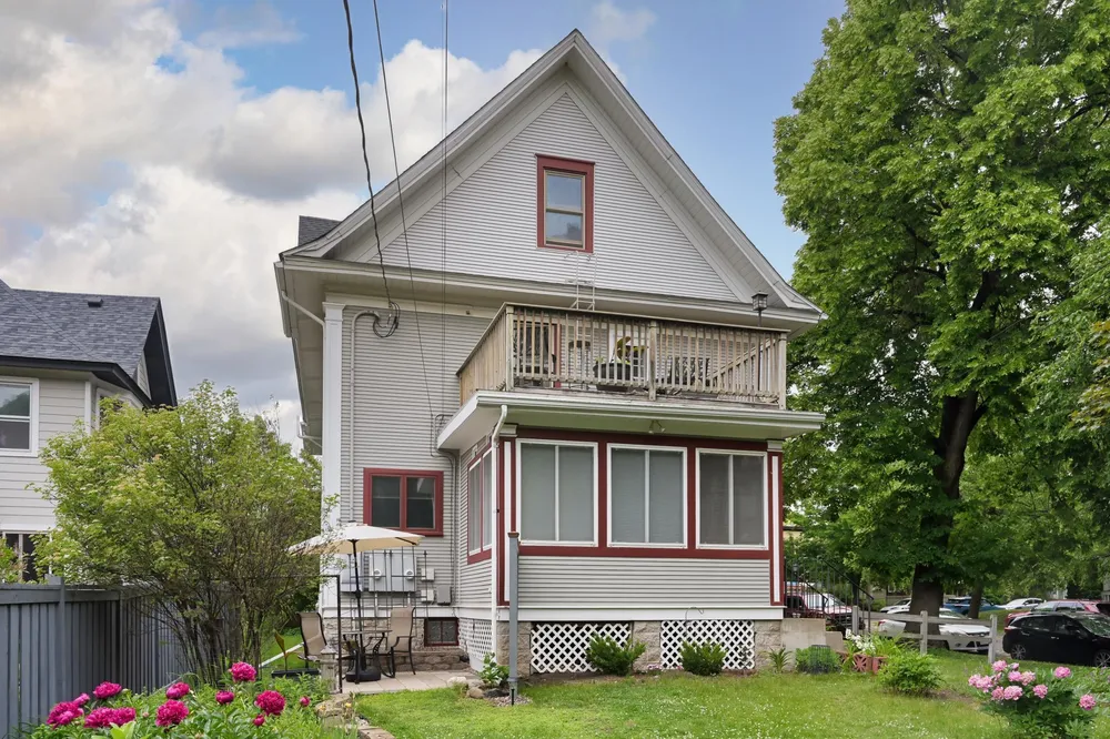 1854 Laurel Ave, St Paul, MN 55104