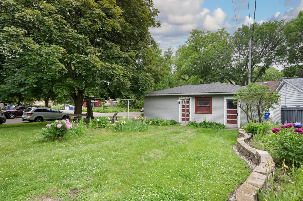 1854 Laurel Ave, St Paul, MN 55104