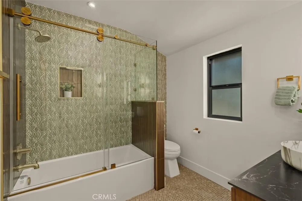32 W Las Flores Dr, Altadena, CA 91001