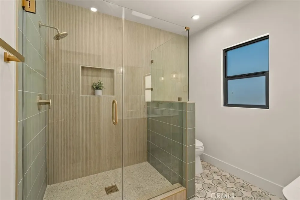 32 W Las Flores Dr, Altadena, CA 91001