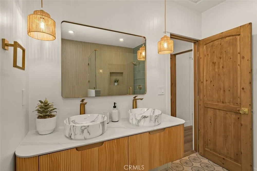 32 W Las Flores Dr, Altadena, CA 91001