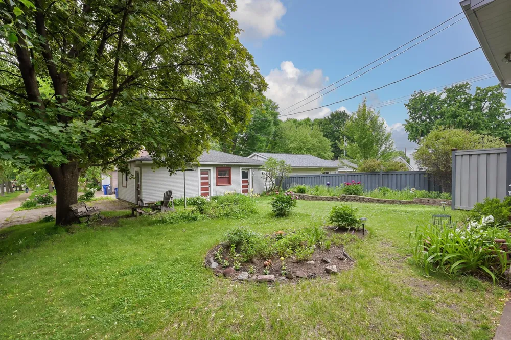 1854 Laurel Ave, St Paul, MN 55104