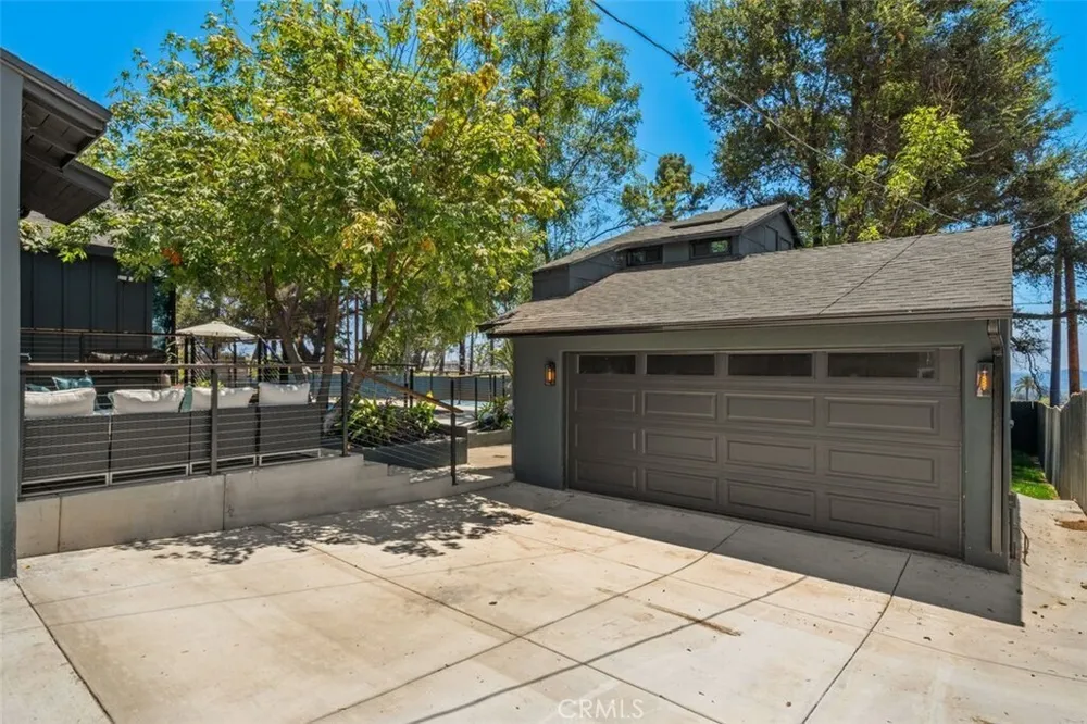 32 W Las Flores Dr, Altadena, CA 91001