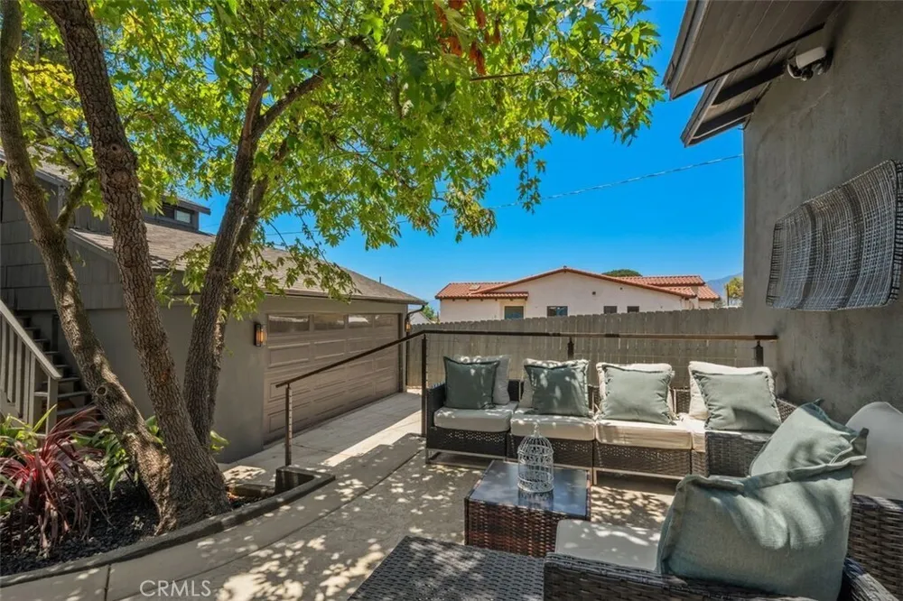 32 W Las Flores Dr, Altadena, CA 91001