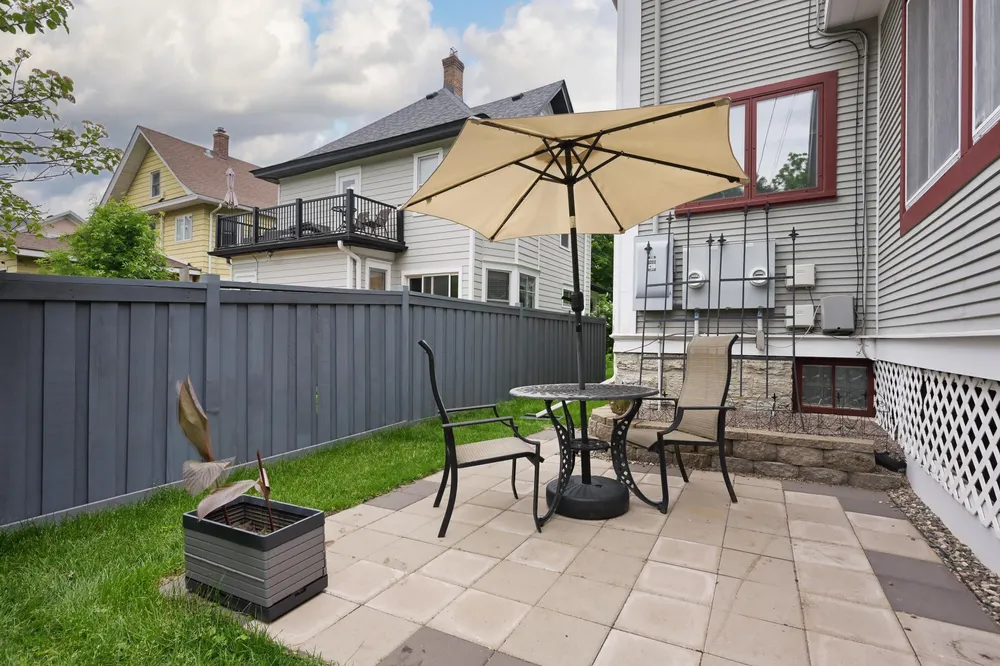1854 Laurel Ave, St Paul, MN 55104