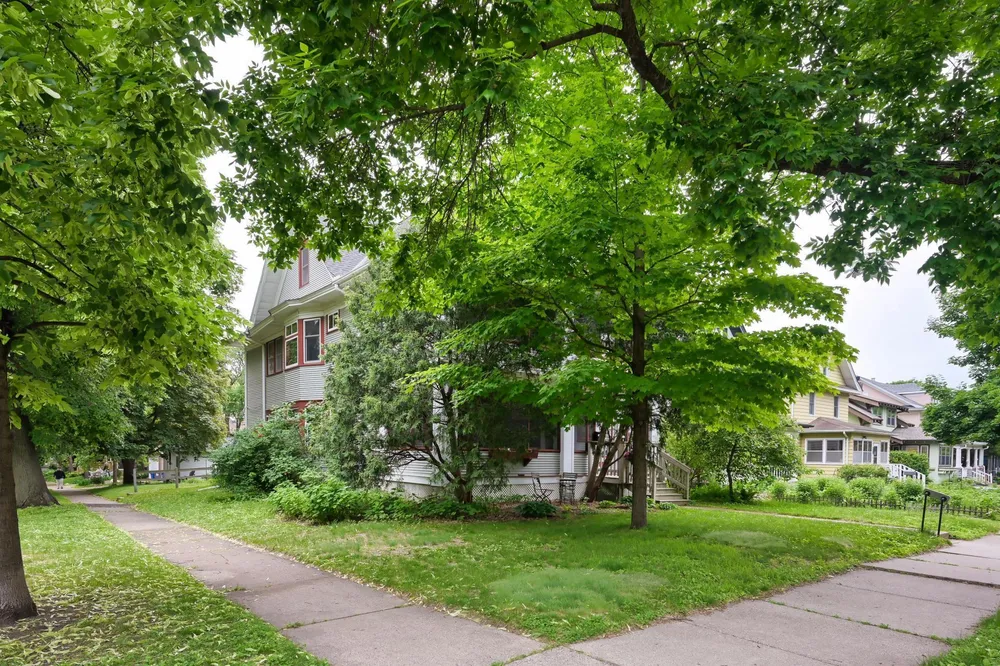 1854 Laurel Ave, St Paul, MN 55104