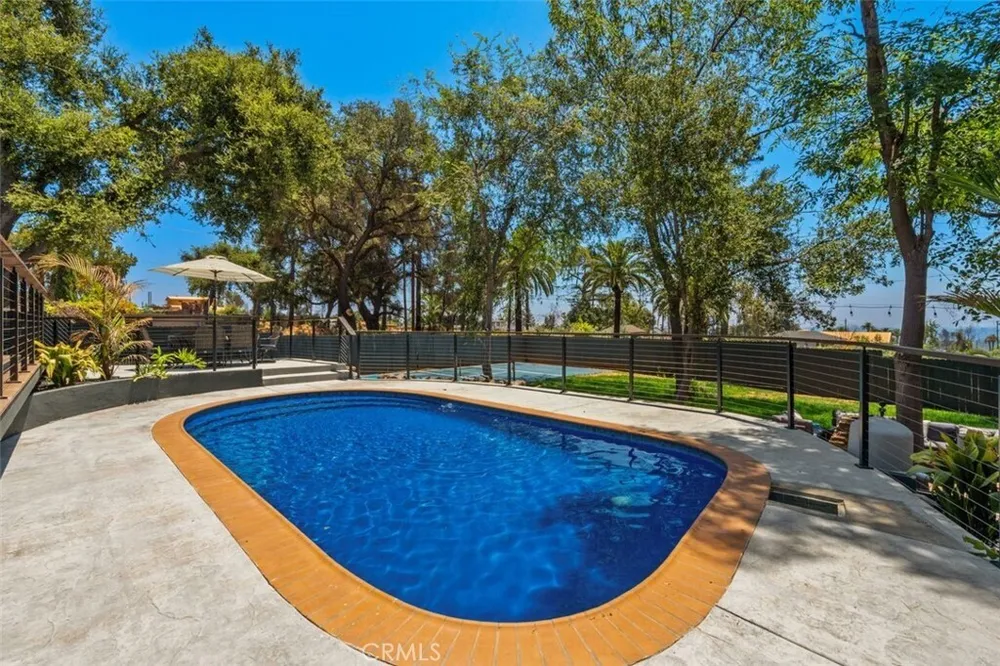 32 W Las Flores Dr, Altadena, CA 91001