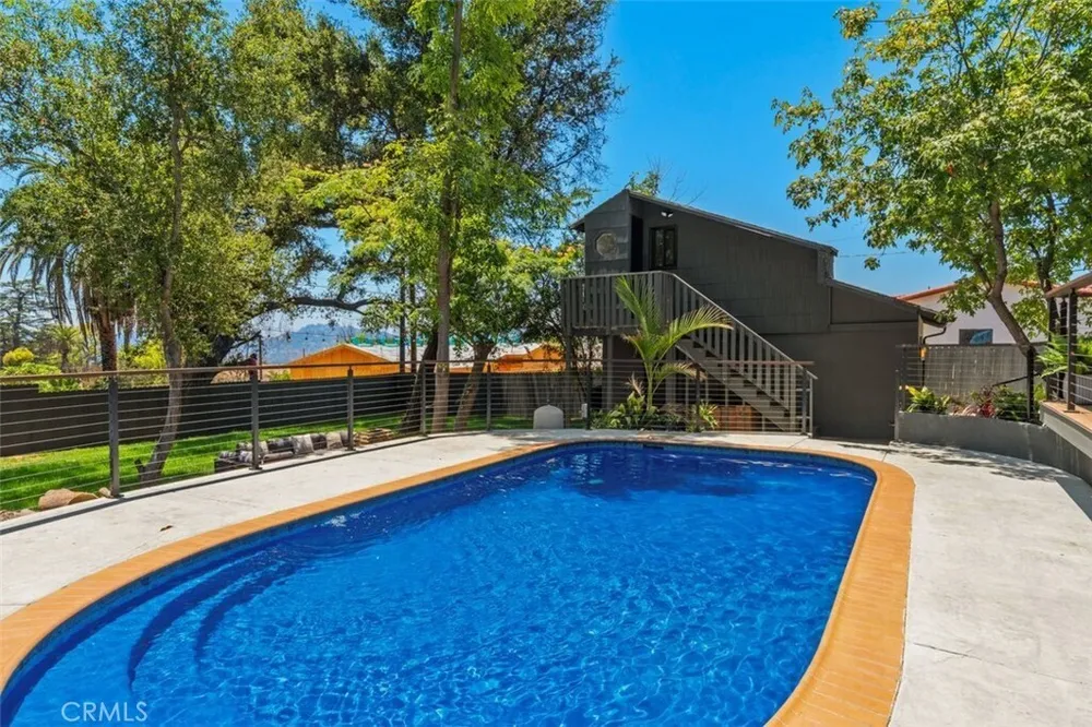 32 W Las Flores Dr, Altadena, CA 91001