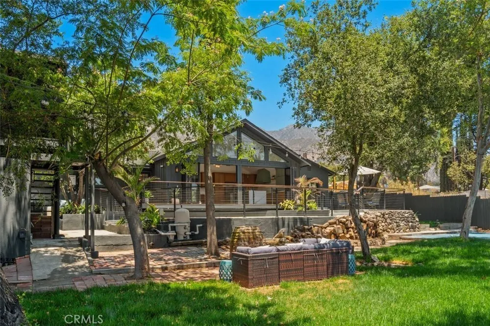 32 W Las Flores Dr, Altadena, CA 91001