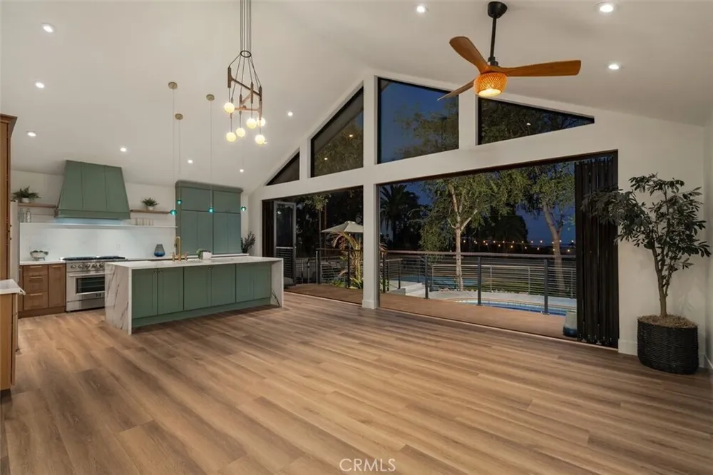 32 W Las Flores Dr, Altadena, CA 91001