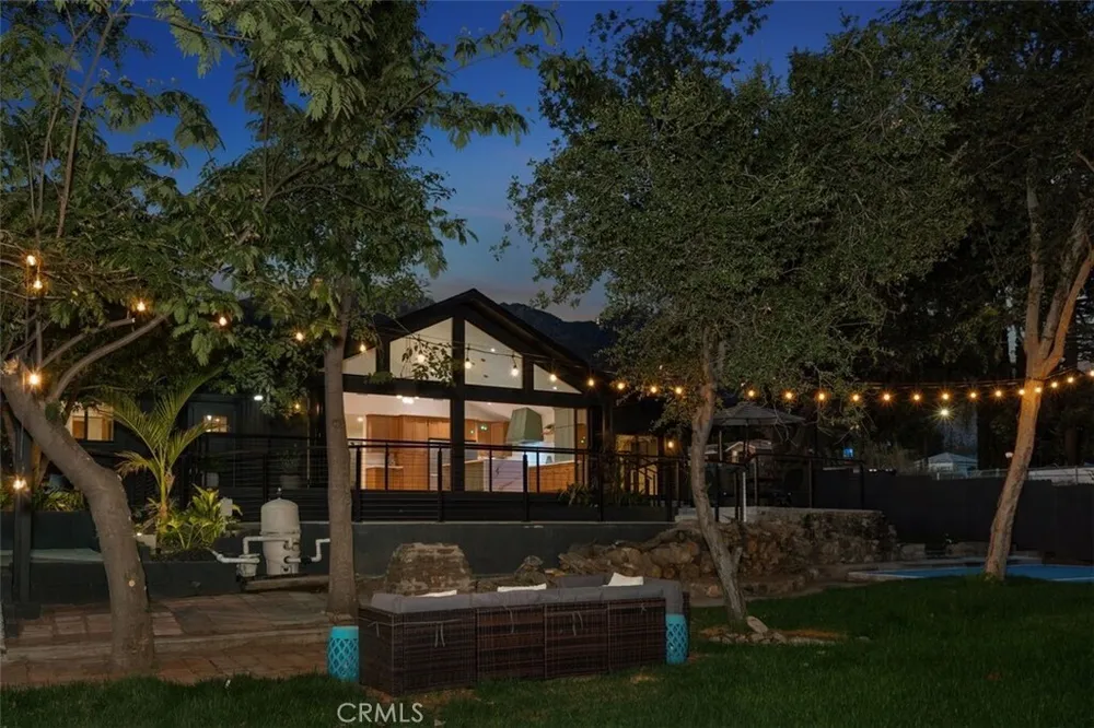 32 W Las Flores Dr, Altadena, CA 91001