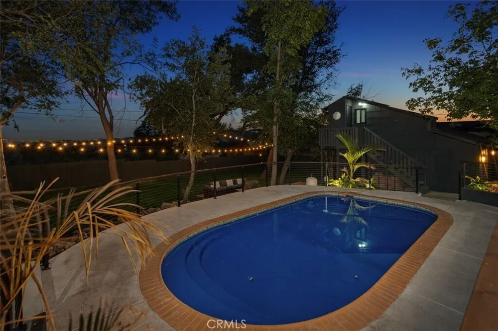 32 W Las Flores Dr, Altadena, CA 91001