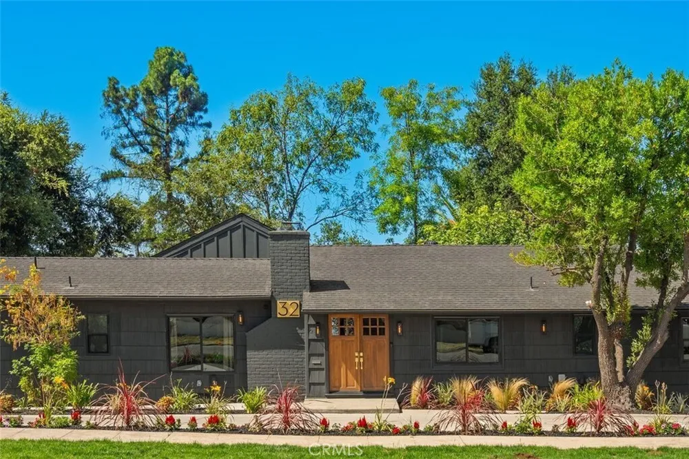 32 W Las Flores Dr, Altadena, CA 91001