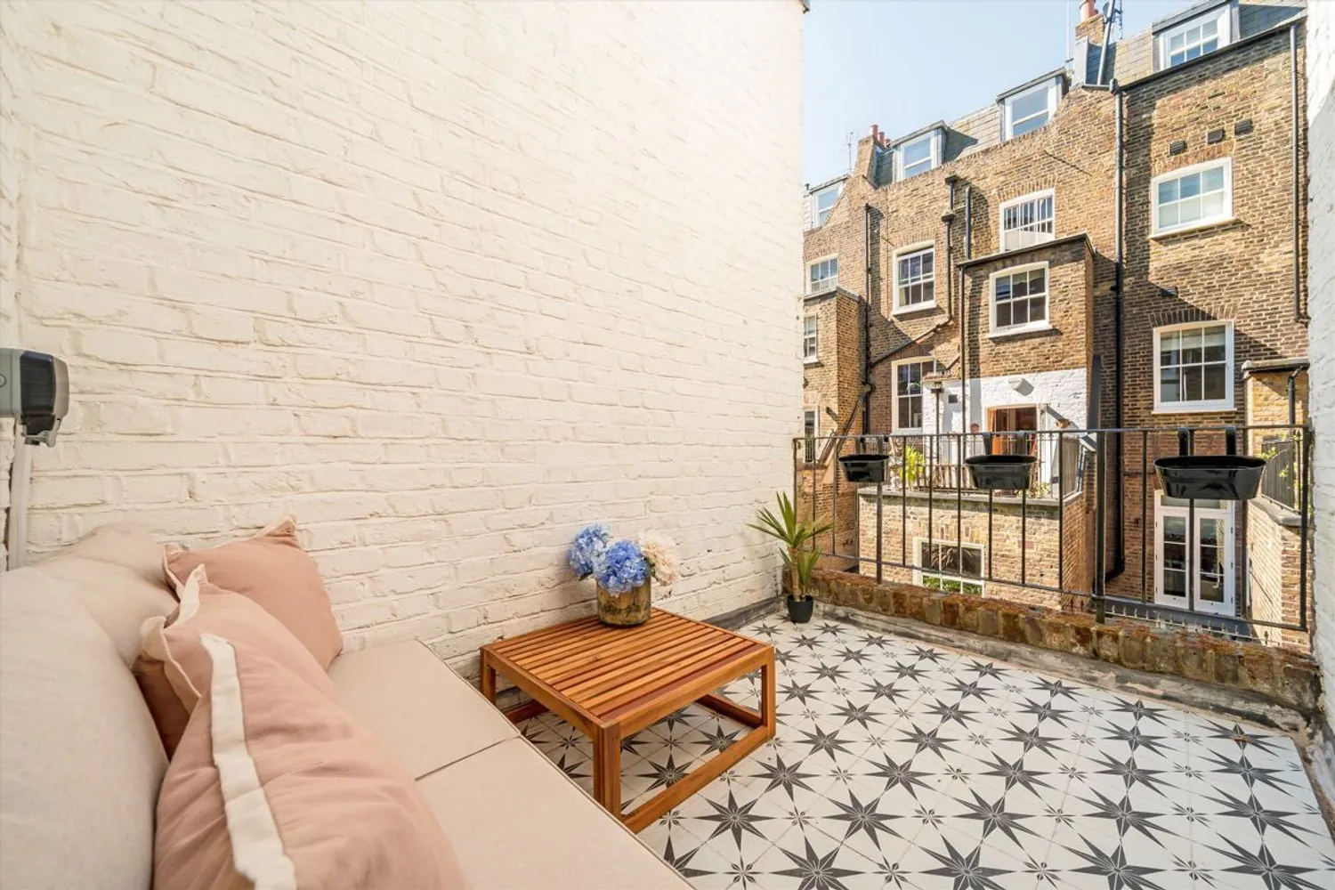 Sutherland Street, London, SW1V photo 5