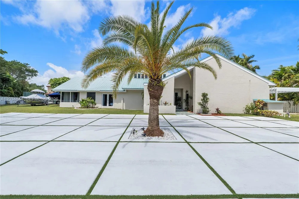 17640 Old Cutler Rd, Palmetto Bay, FL 33157