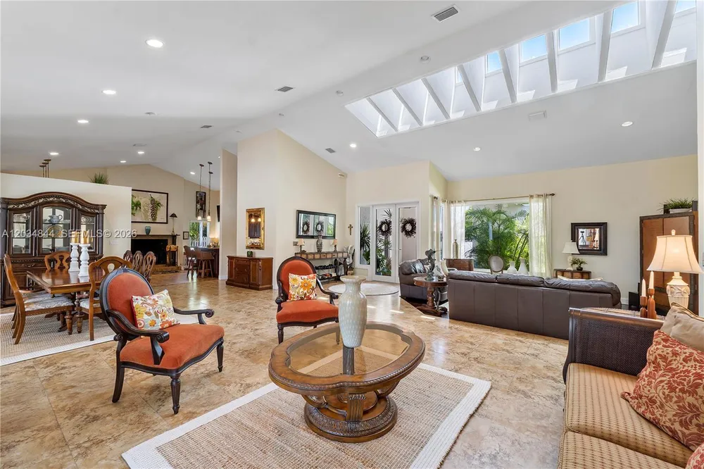 17640 Old Cutler Rd, Palmetto Bay, FL 33157