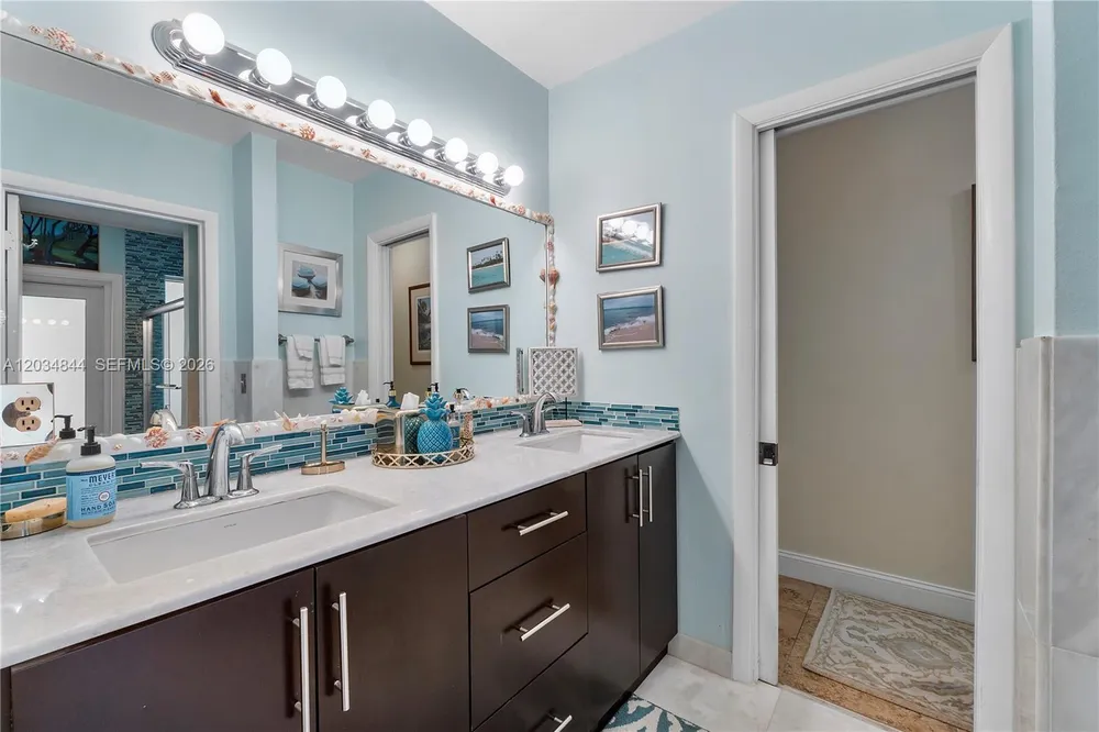17640 Old Cutler Rd, Palmetto Bay, FL 33157