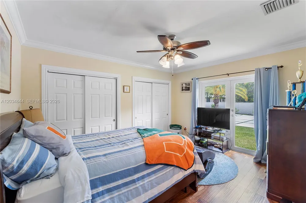 17640 Old Cutler Rd, Palmetto Bay, FL 33157