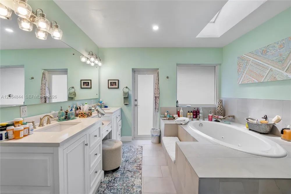 17640 Old Cutler Rd, Palmetto Bay, FL 33157