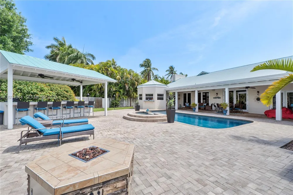 17640 Old Cutler Rd, Palmetto Bay, FL 33157