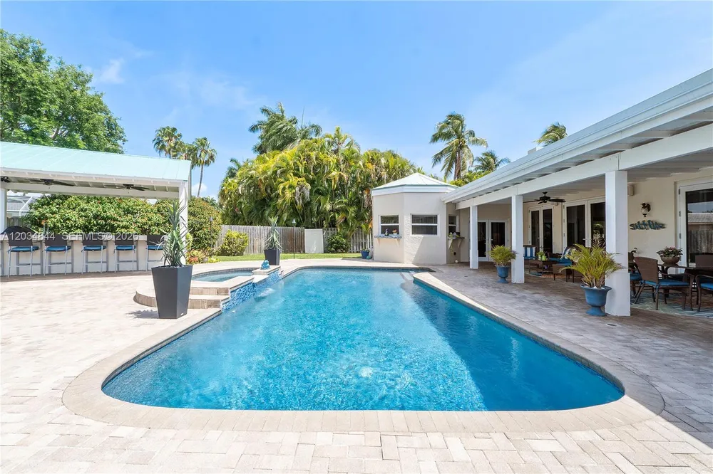 17640 Old Cutler Rd, Palmetto Bay, FL 33157