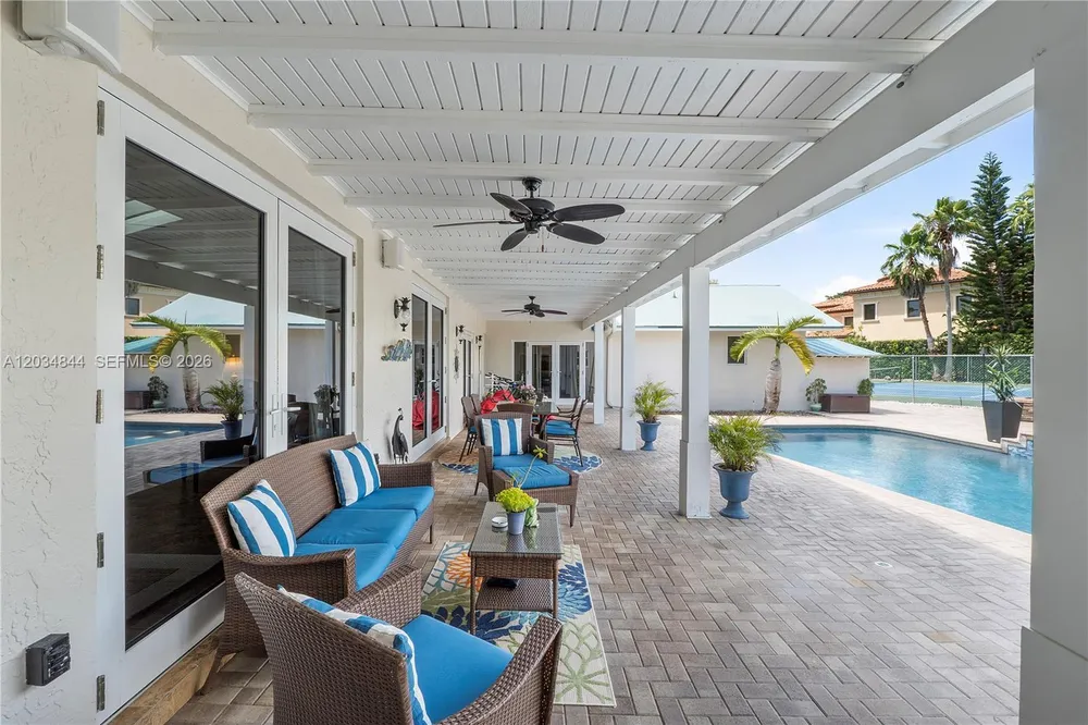 17640 Old Cutler Rd, Palmetto Bay, FL 33157