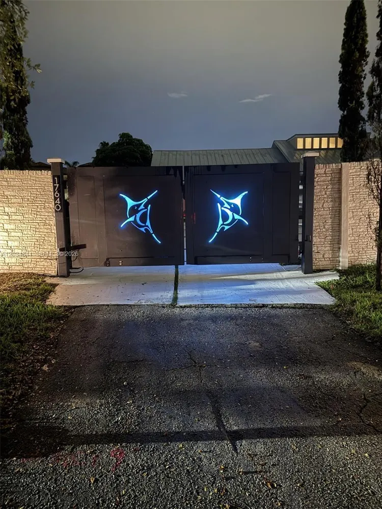 17640 Old Cutler Rd, Palmetto Bay, FL 33157