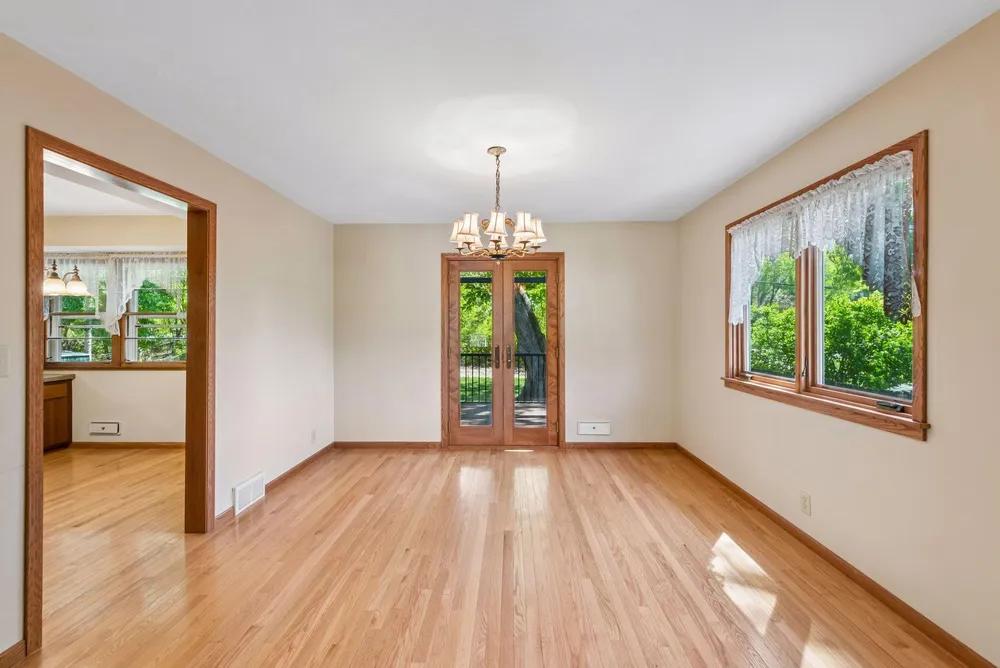 6717 Southdale Rd, Edina, MN 55435