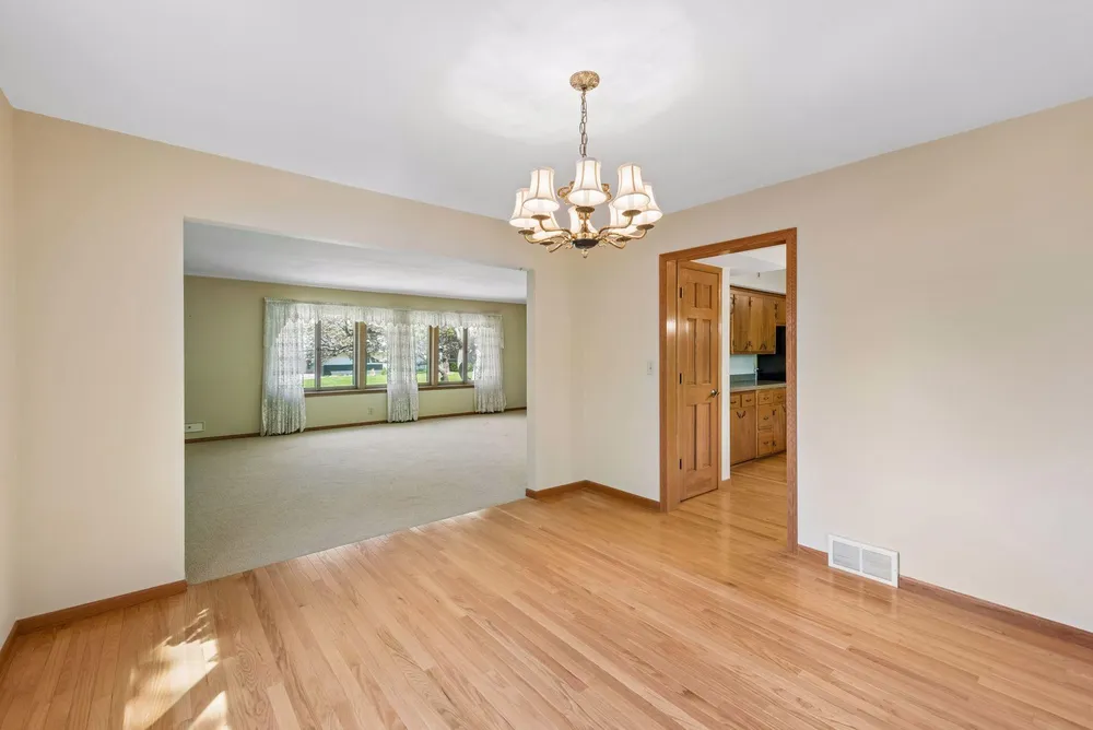 6717 Southdale Rd, Edina, MN 55435