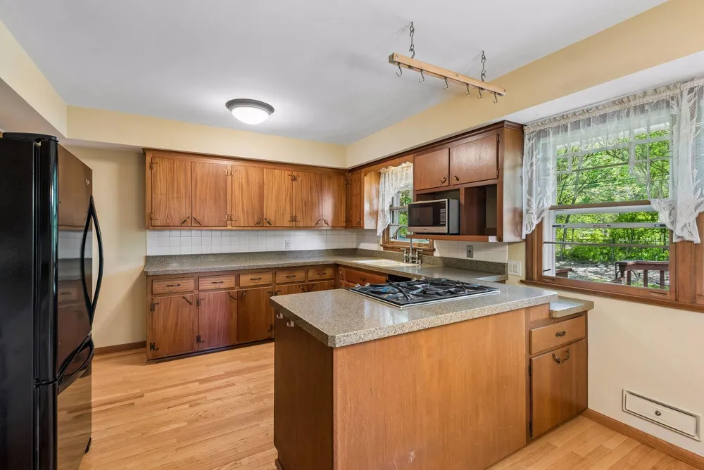 6717 Southdale Rd, Edina, MN 55435