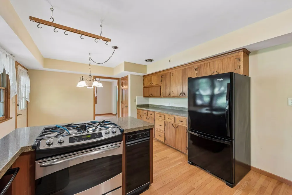 6717 Southdale Rd, Edina, MN 55435