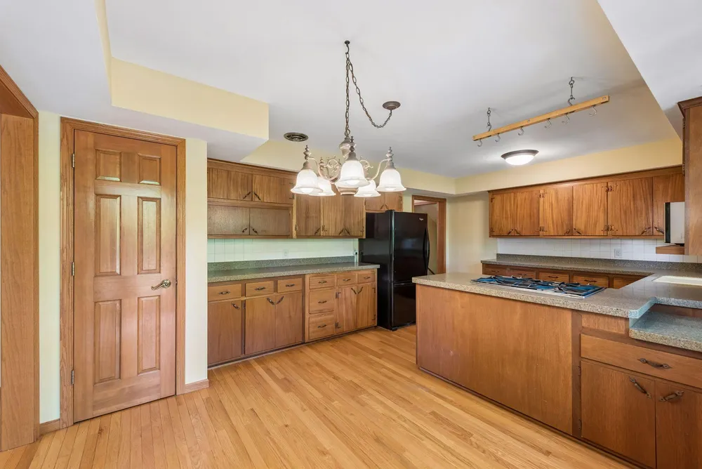 6717 Southdale Rd, Edina, MN 55435