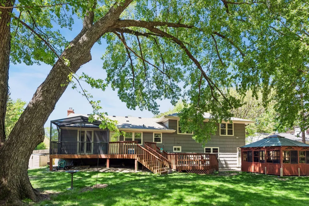 6717 Southdale Rd, Edina, MN 55435