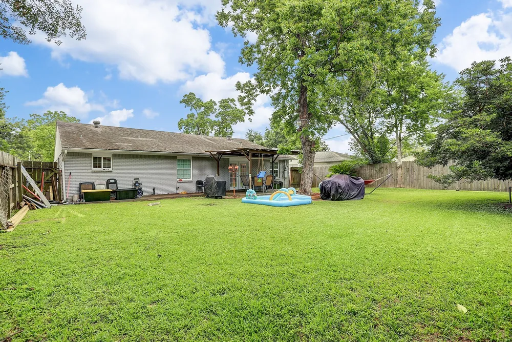 12329 Ashcroft Dr, Houston, TX 77035