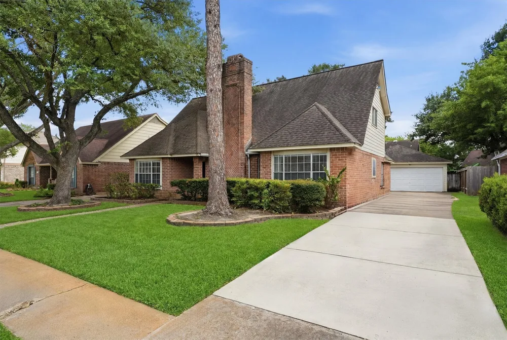 12527 Piping Rock Dr, Houston, TX 77077