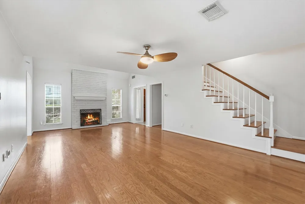 12527 Piping Rock Dr, Houston, TX 77077