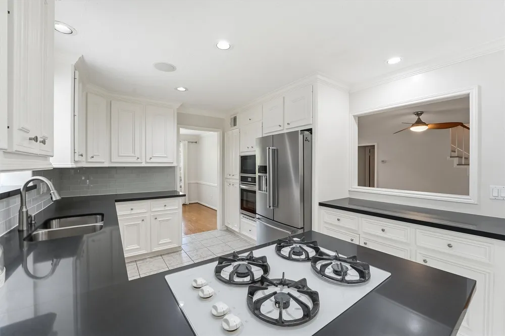12527 Piping Rock Dr, Houston, TX 77077