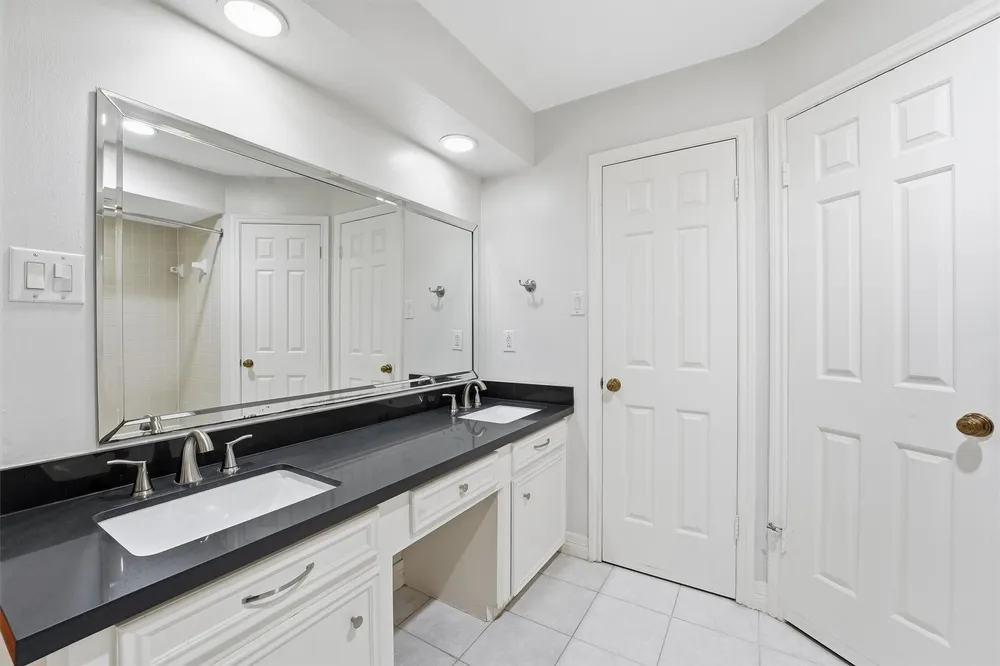 12527 Piping Rock Dr, Houston, TX 77077