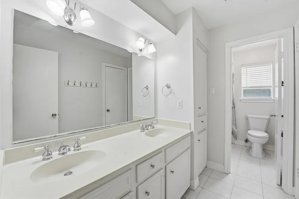 12527 Piping Rock Dr, Houston, TX 77077