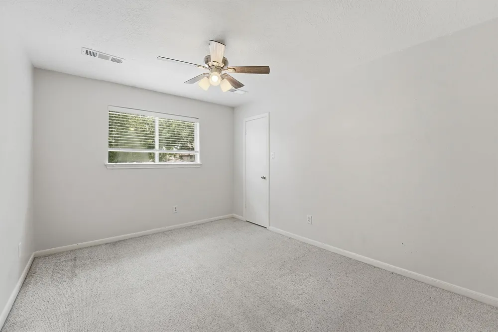 12527 Piping Rock Dr, Houston, TX 77077