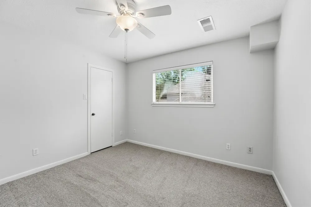 12527 Piping Rock Dr, Houston, TX 77077