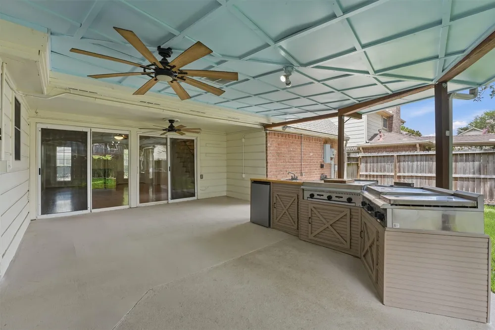 12527 Piping Rock Dr, Houston, TX 77077