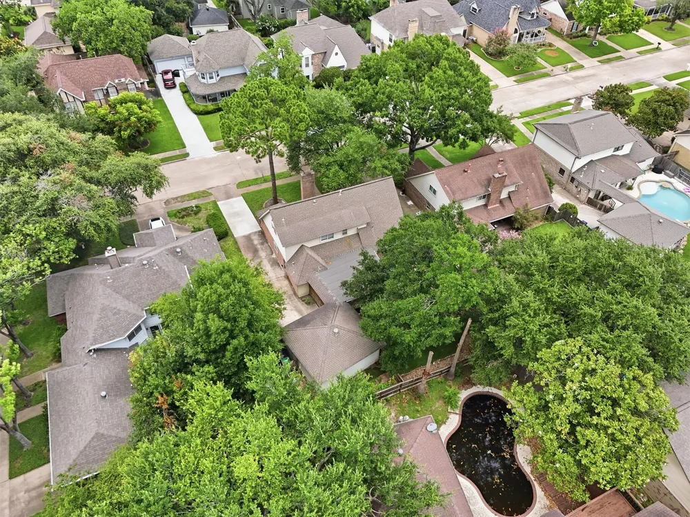 12527 Piping Rock Dr, Houston, TX 77077