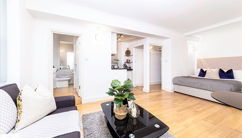 Stylish Studio Apartment with Access to Private Communal Garden Image 1