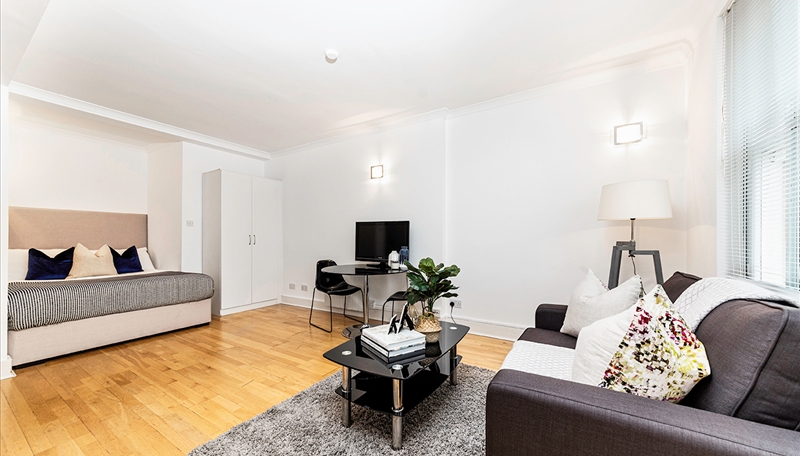 Stylish Studio Apartment with Access to Private Communal Garden Image 2