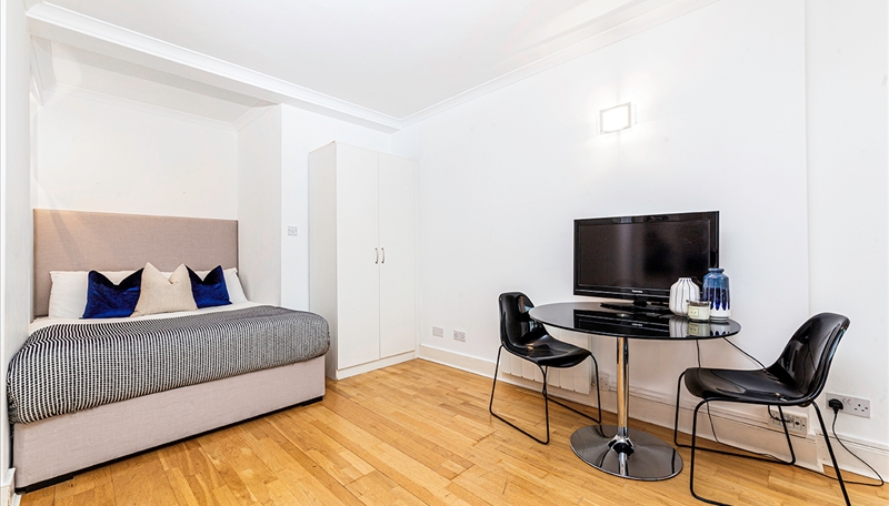 Stylish Studio Apartment with Access to Private Communal Garden Image 3