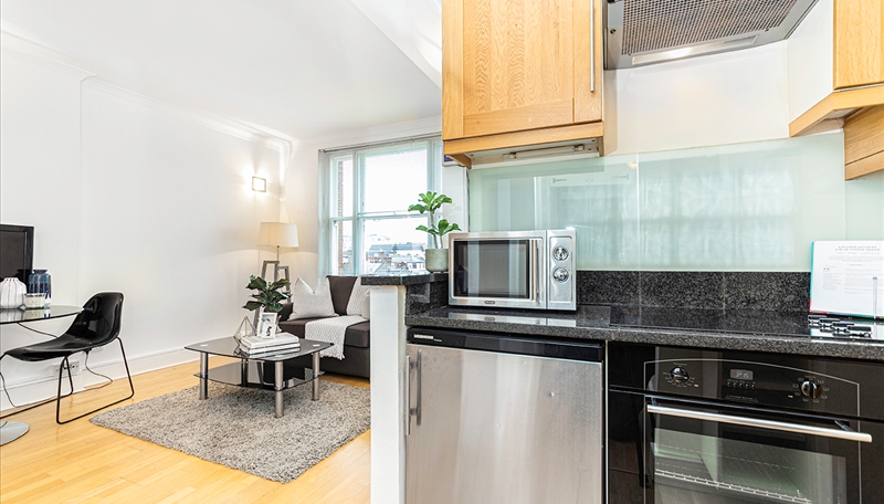 Stylish Studio Apartment with Access to Private Communal Garden Image 4